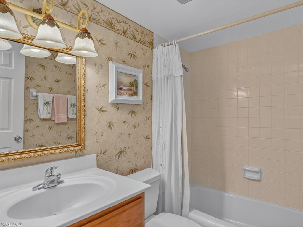 Guest Bathroom with Tub