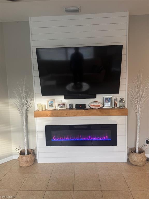 Accent custom wall with electric fireplace