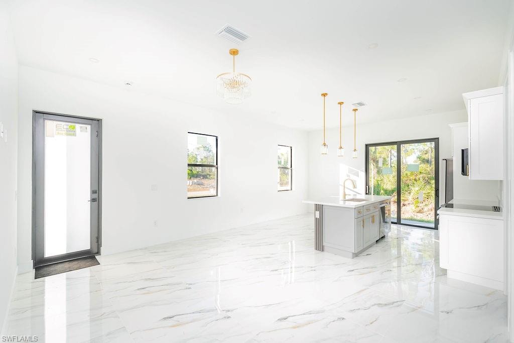 1005 Brenton AVE