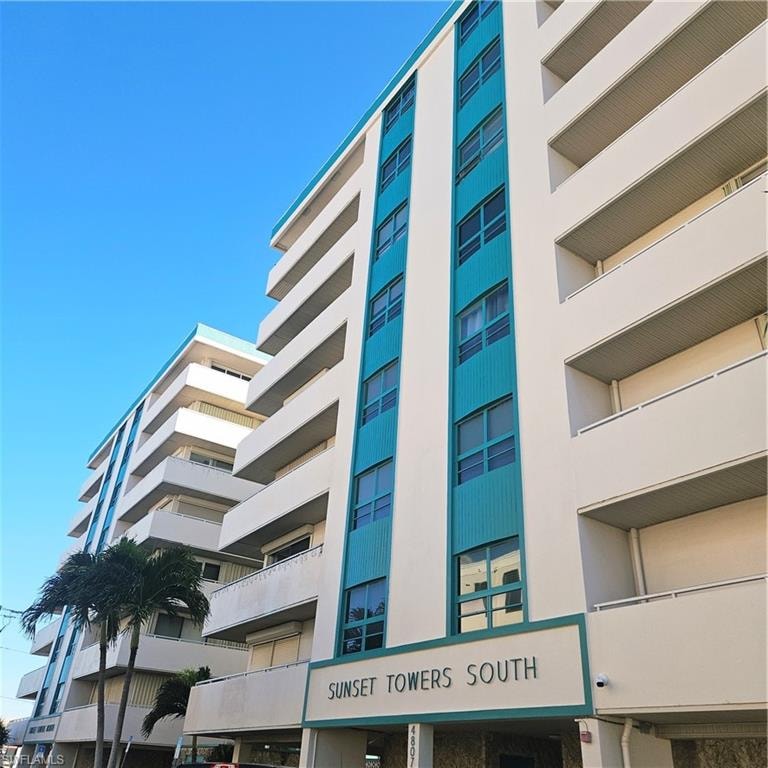 View of apartment building / complex
