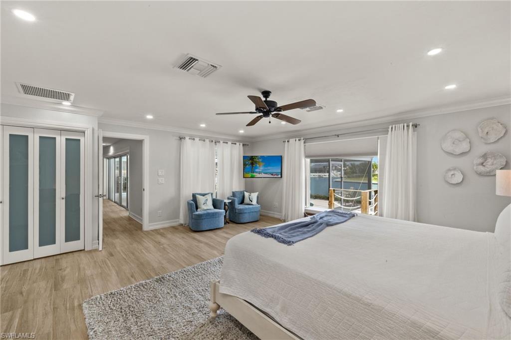 Bedroom with access to exterior, light wood-style floors, recessed lighting, crown molding, and a ceiling fan