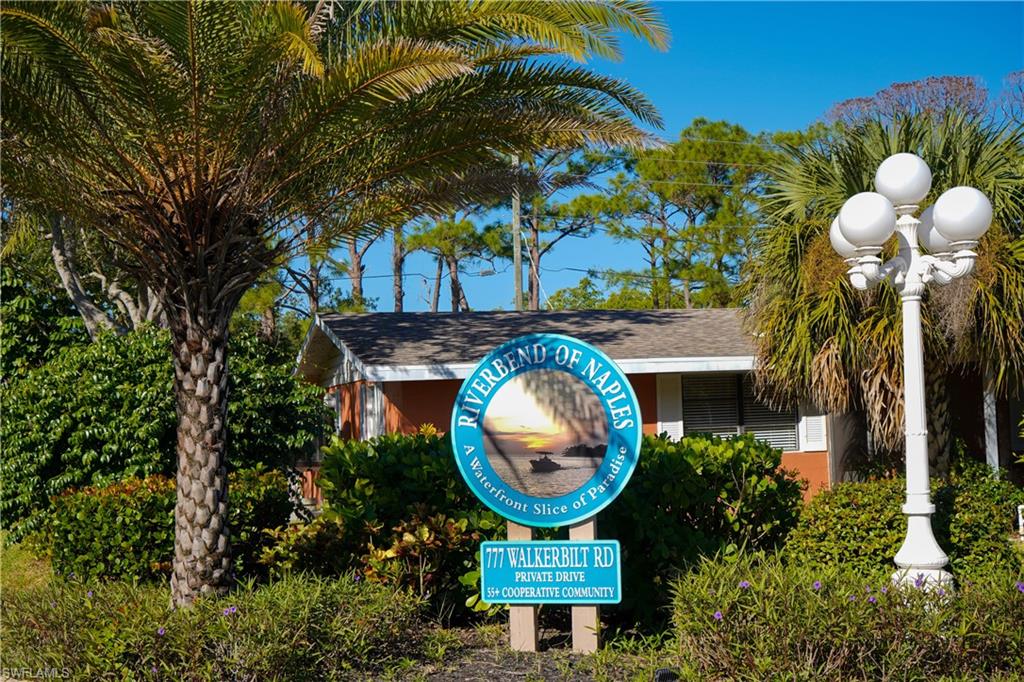 Entrance to Riverbend of Naples