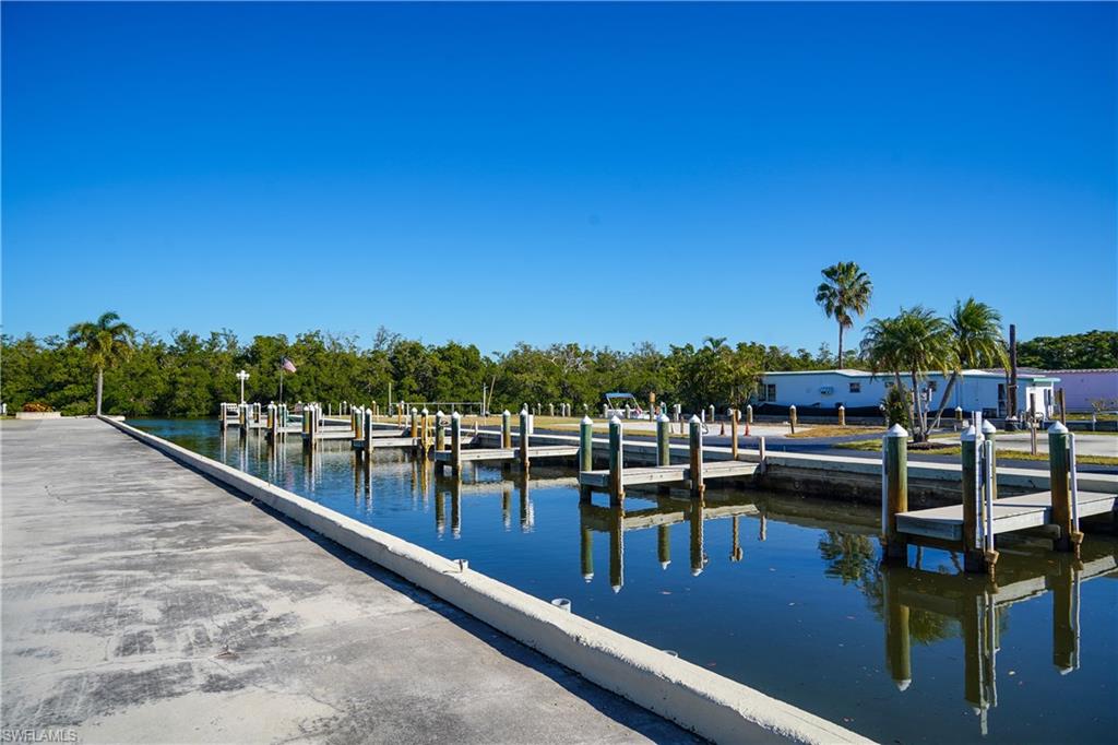 Plenty of room to manoeuvre your boat for docking