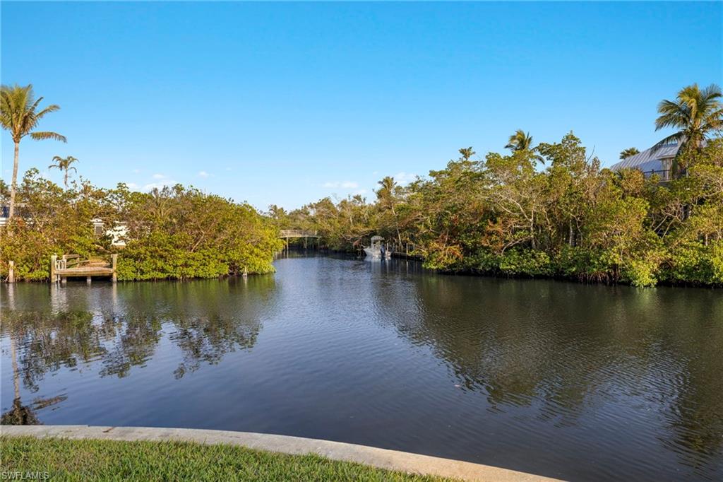 930 Kings Crown DR photo 37
