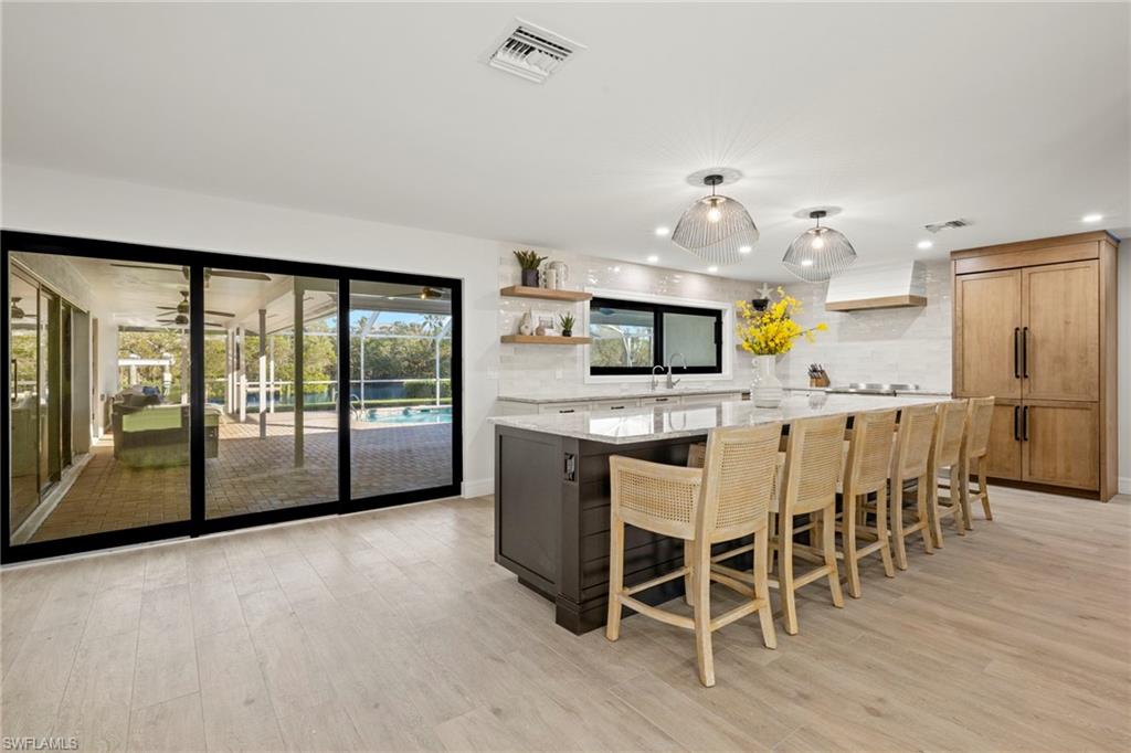 930 Kings Crown DR photo 8
