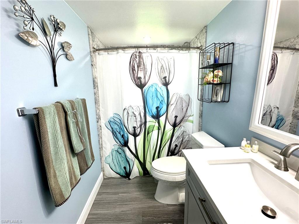 I-1 Second Ensuite Custom Designed Bath
