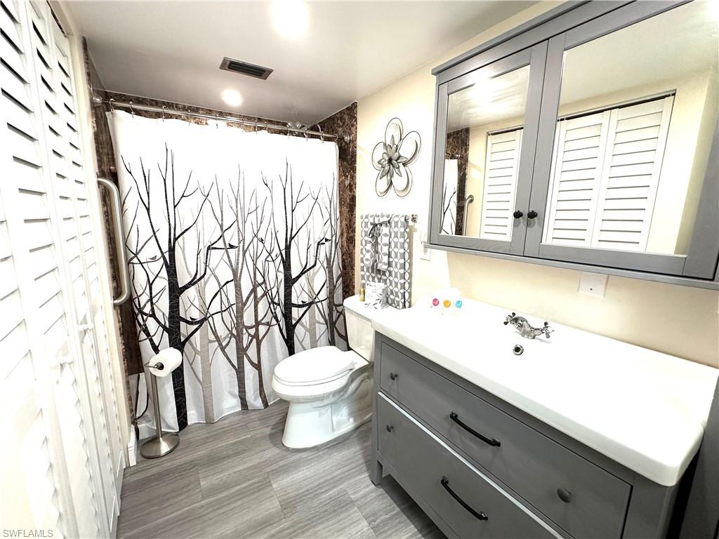 I-1 Master Ensuite Custom Designed Bath