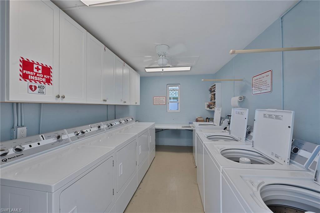 Laundry area with washer and dryer and ceiling fan