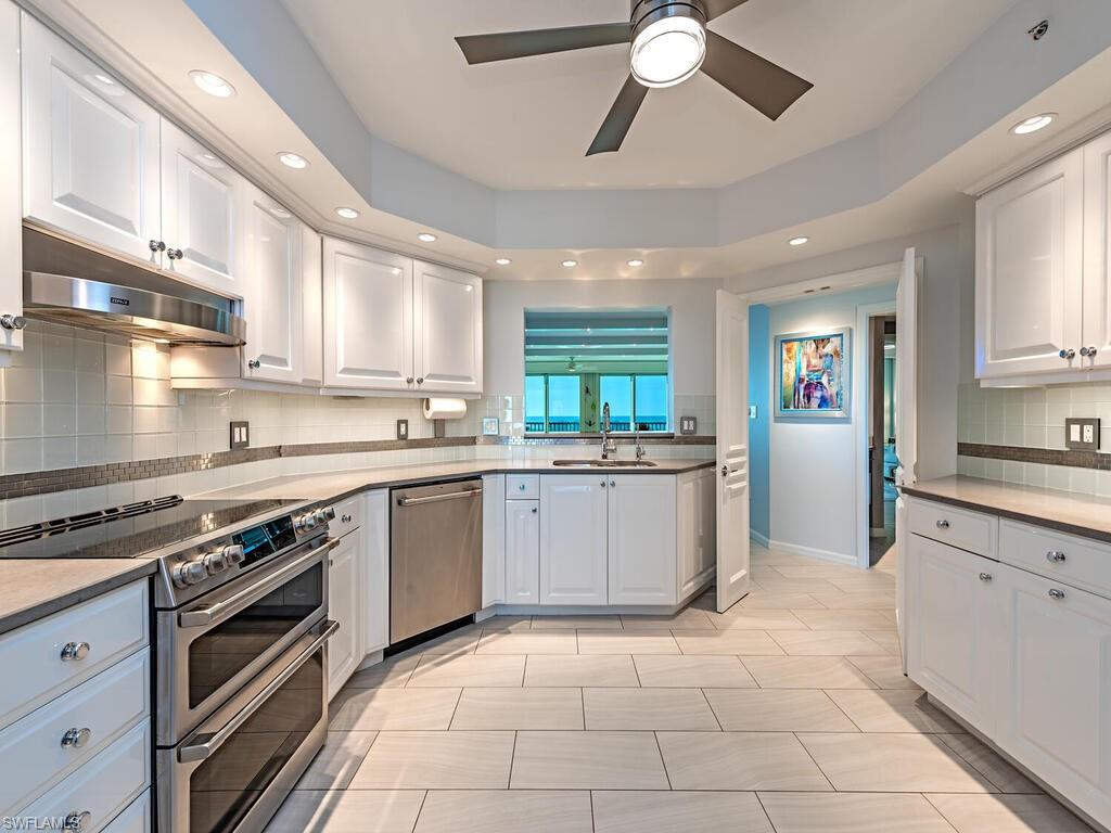 Gourmet Kitchen with SUNRISE and SUNET views
