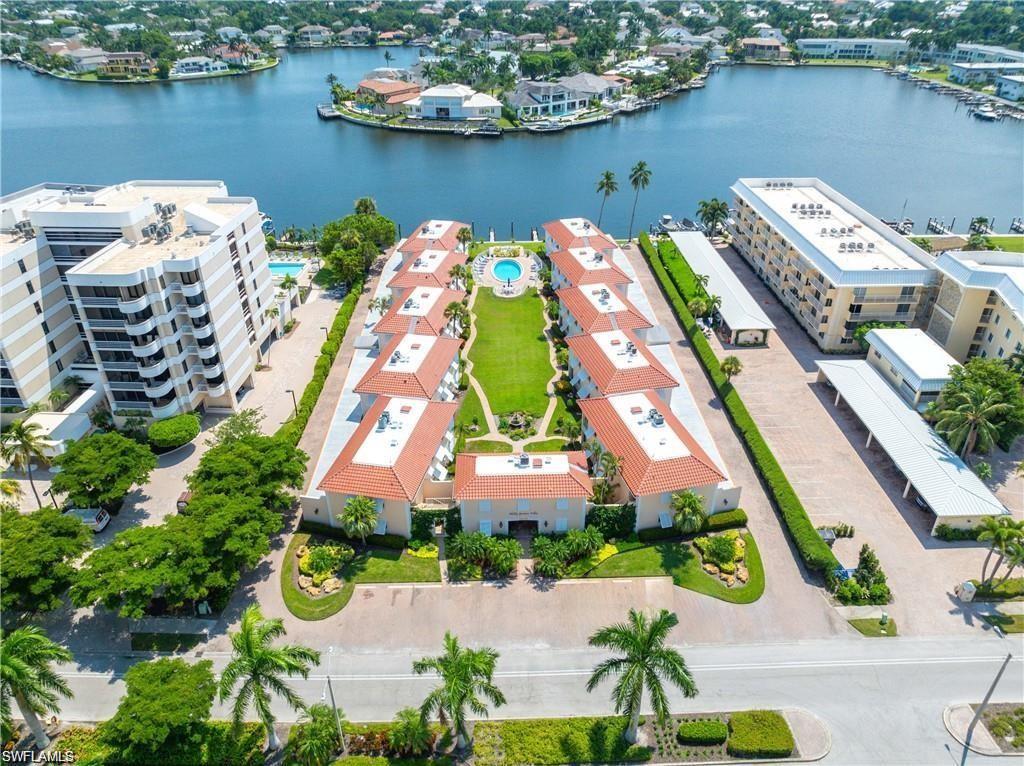 Bird's eye view of apartment complex / building and a large body of water