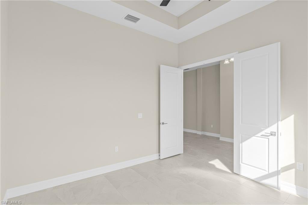 Unfurnished bedroom with baseboards and ceiling fan