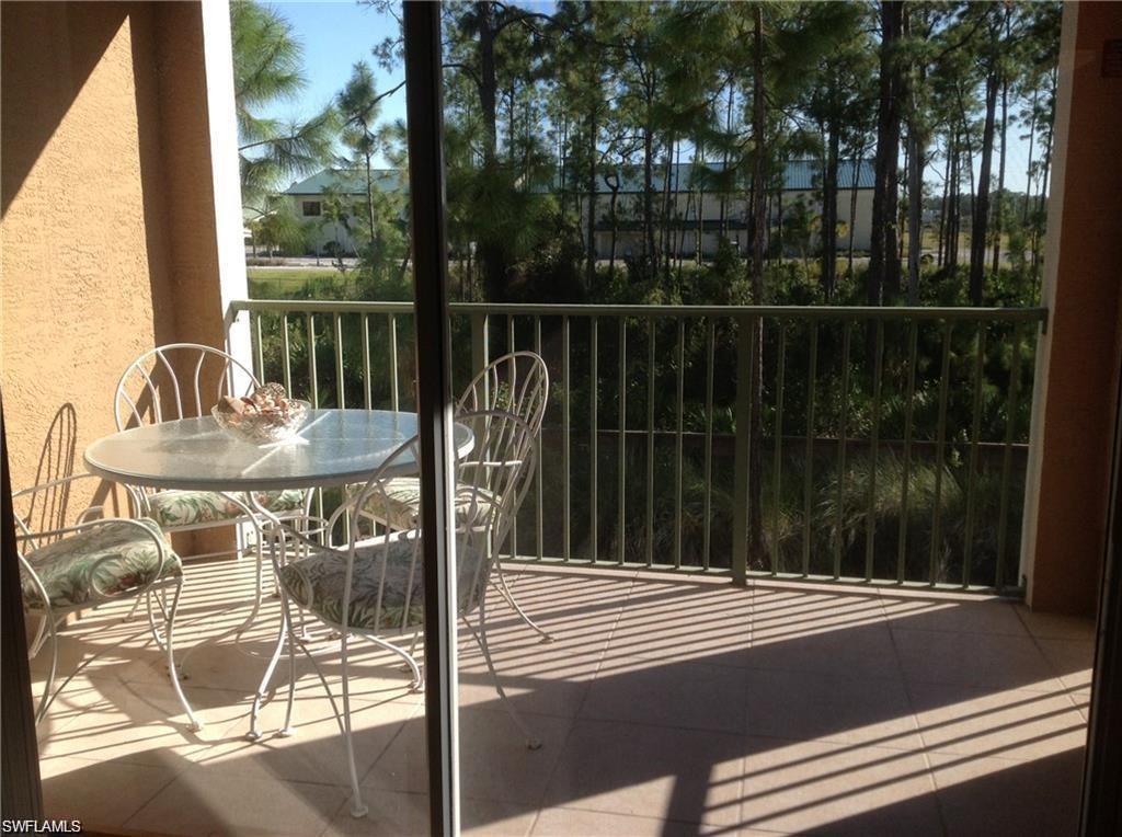 Balcony featuring outdoor dining space