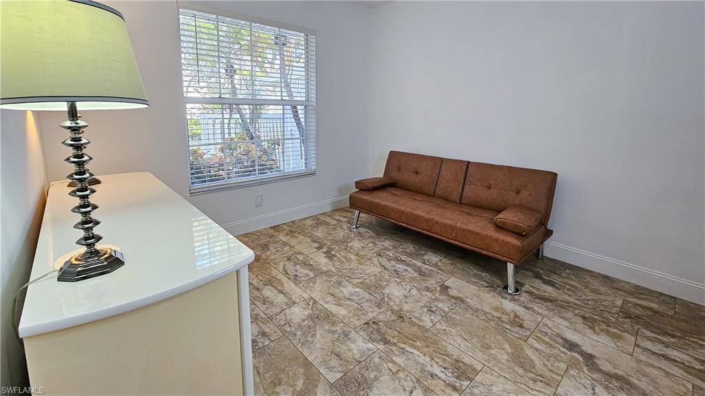 Sitting room with baseboards