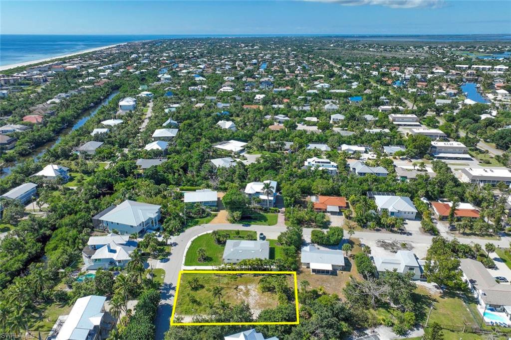 View of property location featuring a large body of water and property boundaries highlighted