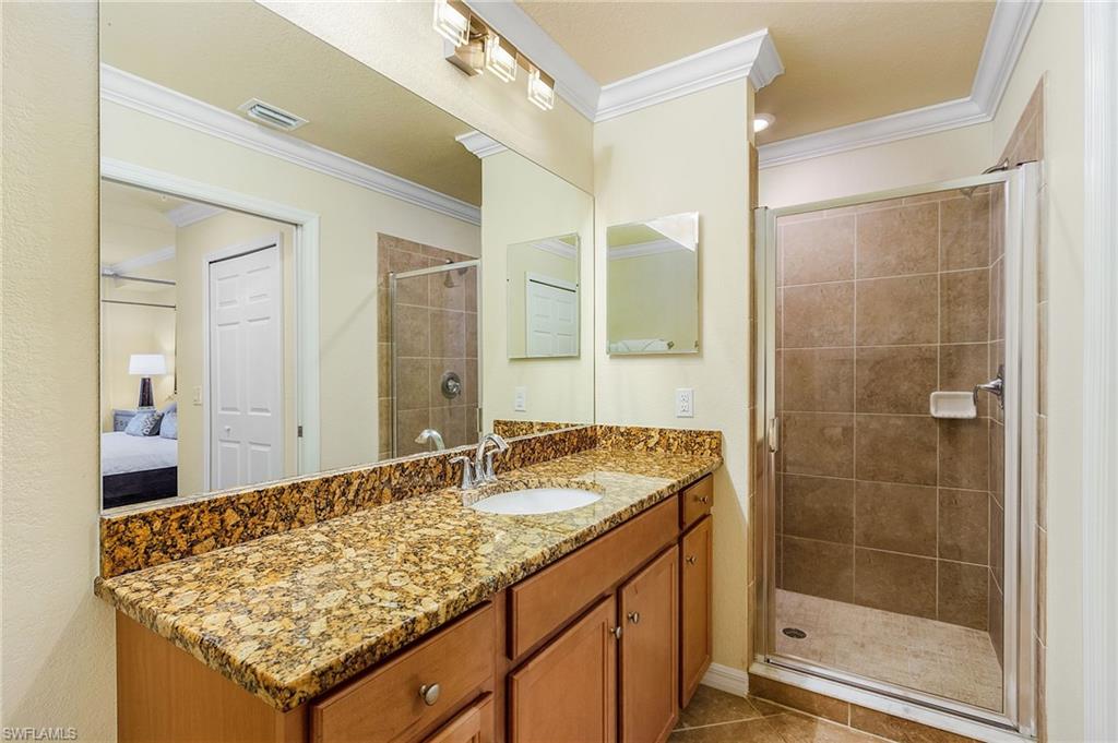 Master bedrm ensuite with oversized shower