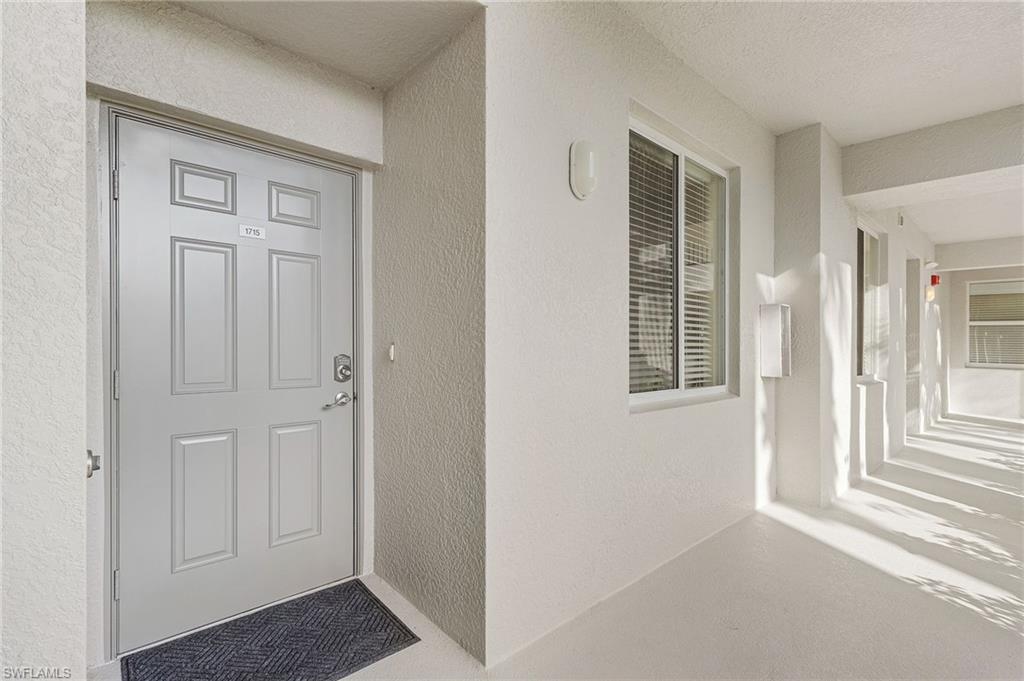 Fist floor private entry