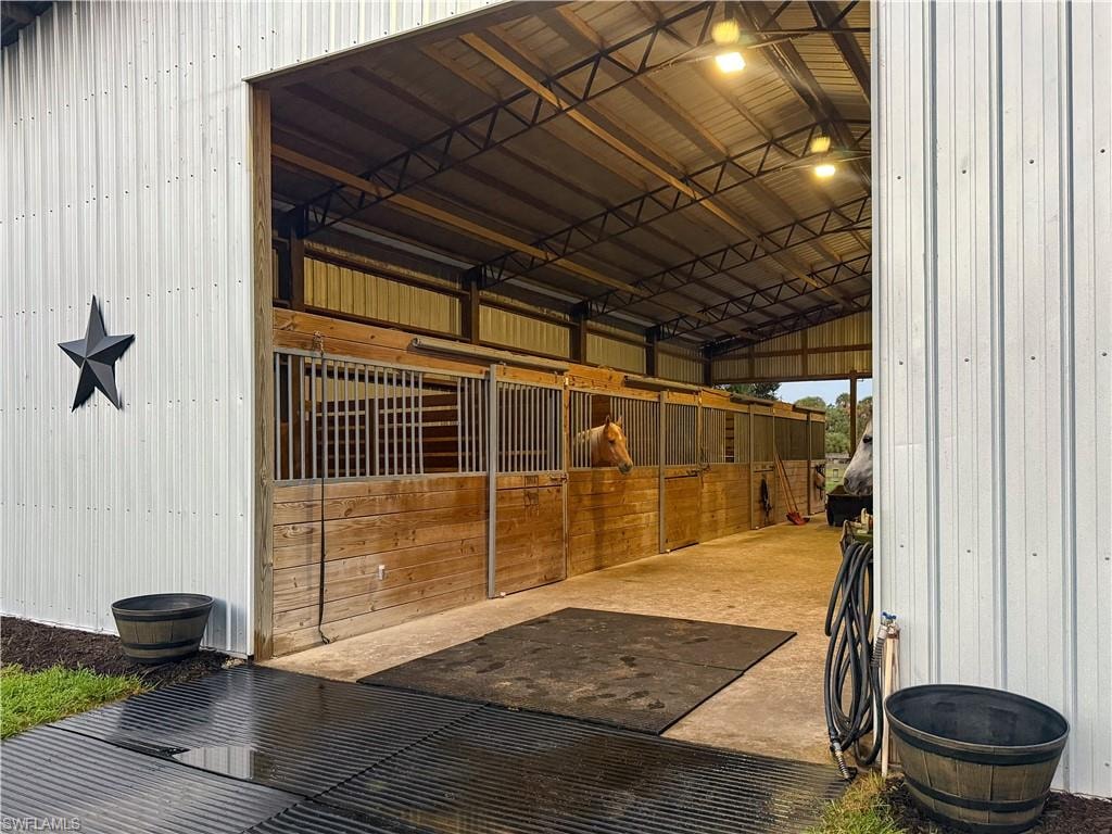 48x 60 barn with horse stalls and guest apartment