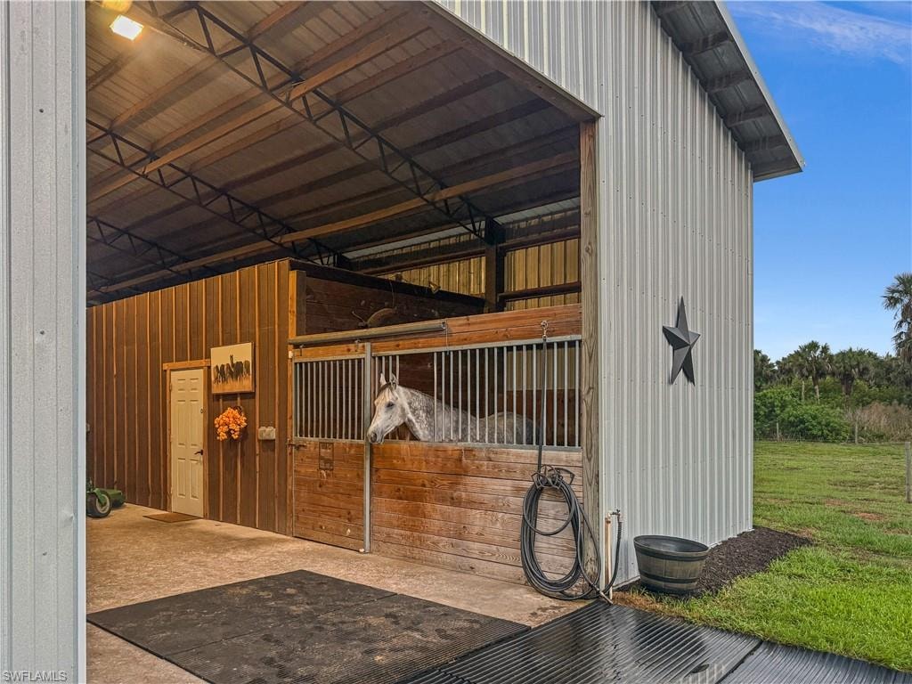 48x 60 barn with horse stalls and guest apartment