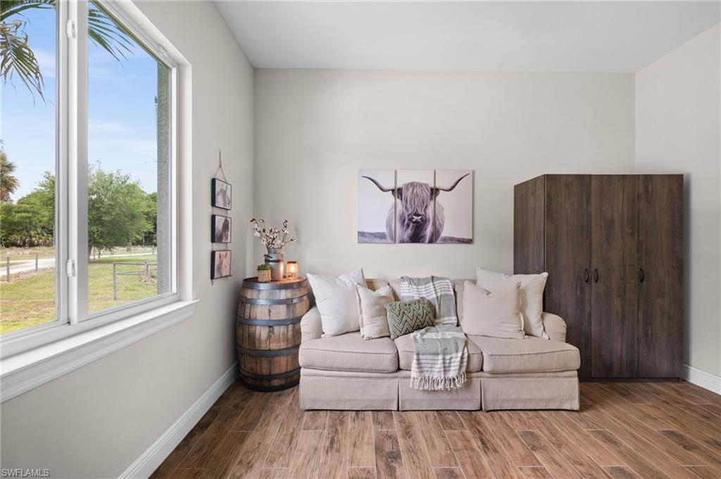 Den/office/optional 5th bedroom