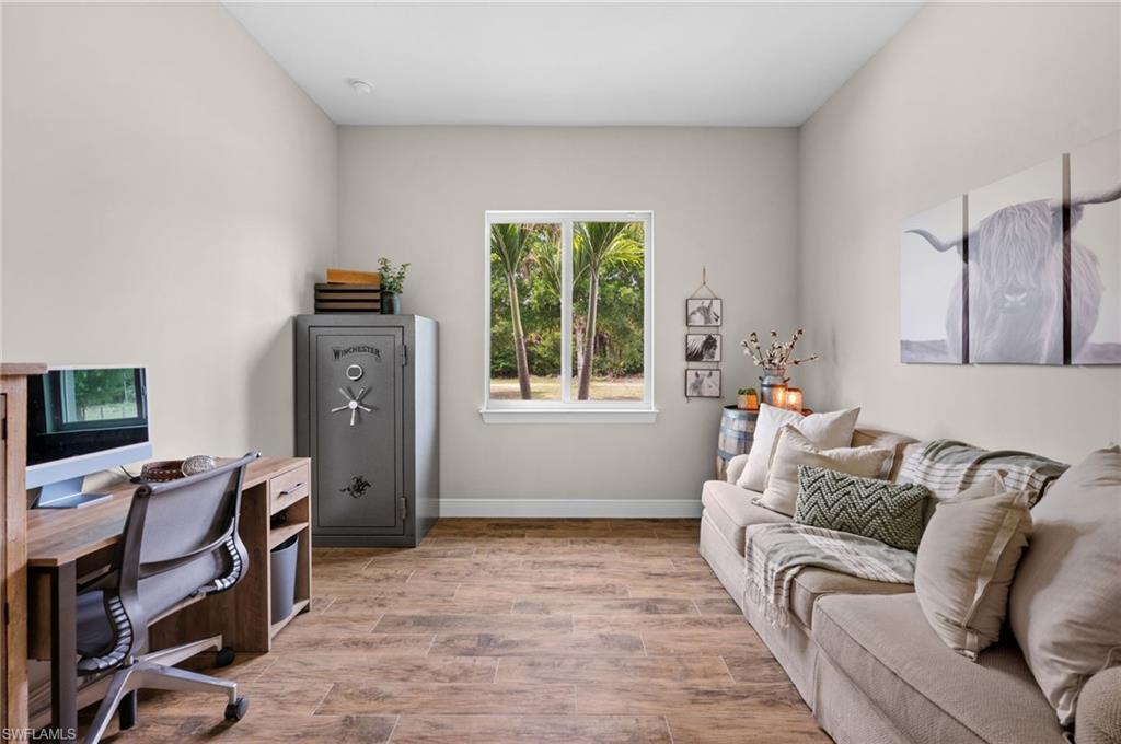 Den/office/optional 5th bedroom