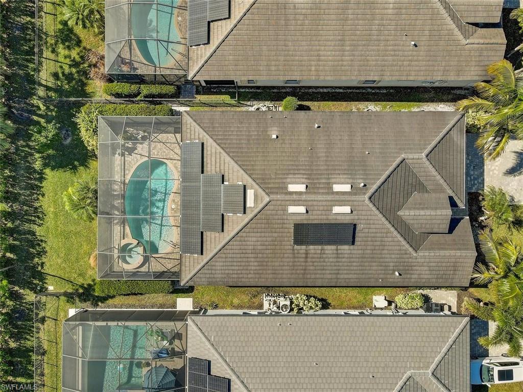 Bird's eye view of a pool area
