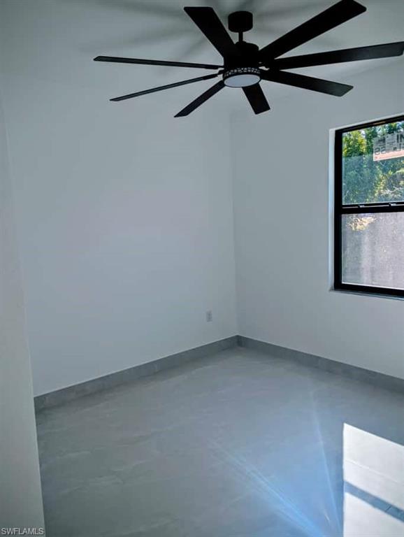 Unfurnished room featuring concrete floors and a ceiling fan