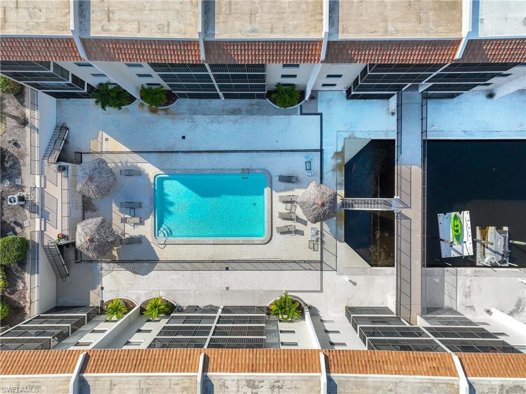 Birds eye view of property