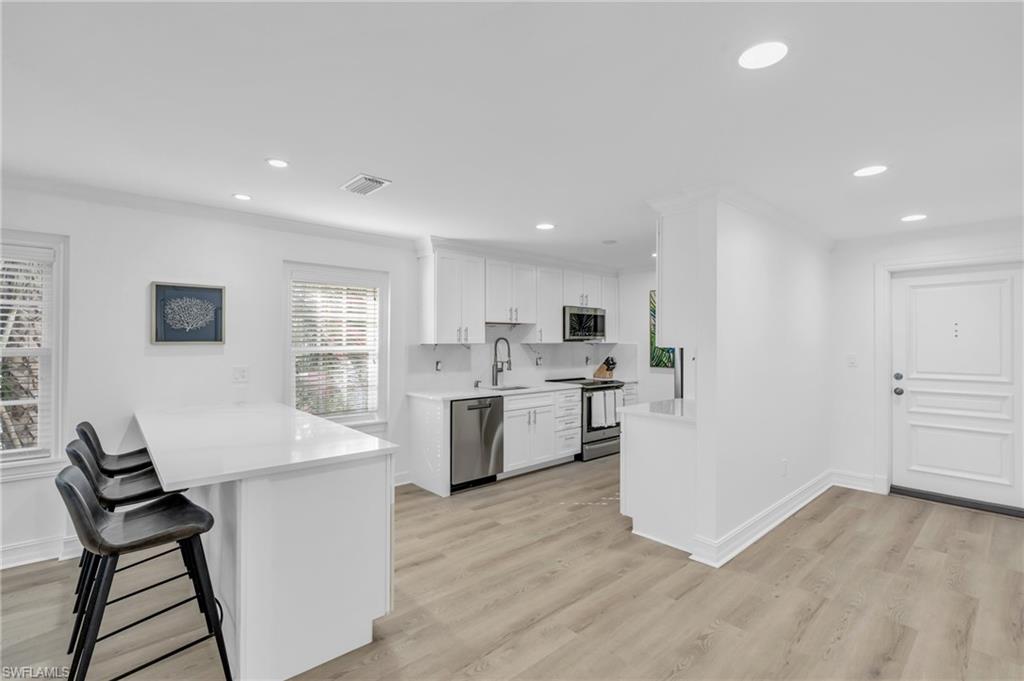 271 Broad AVE S 203 photo 6
