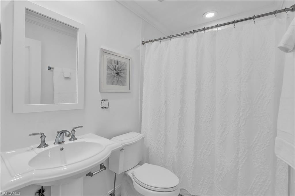 271 Broad AVE S 203 photo 8