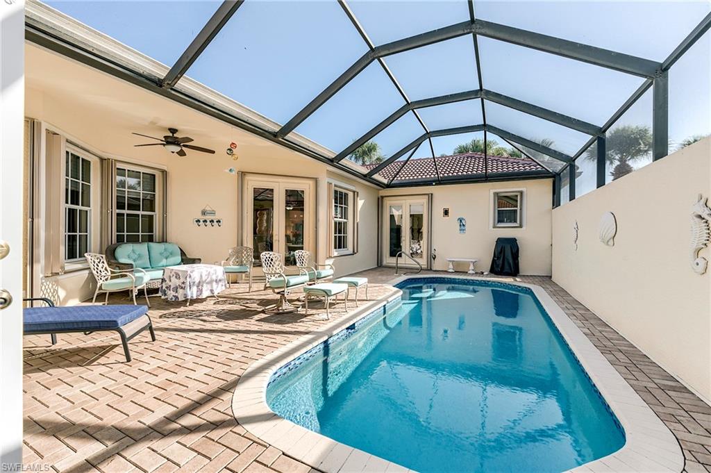 Private pool deck directly accessible for 4 separate areas
