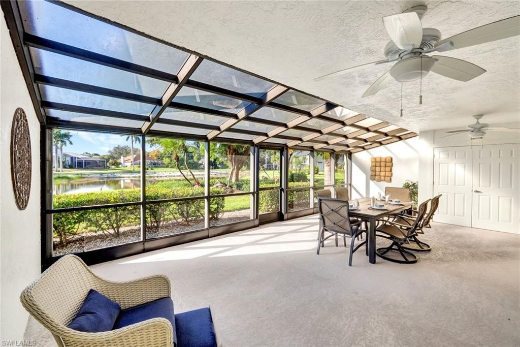 Screened Lanai Can Hold a Large Outdoor Living Set