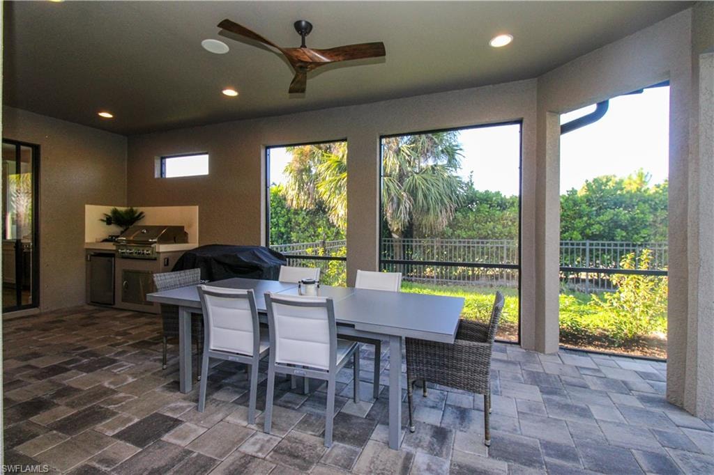 Sunroom with ceiling fan