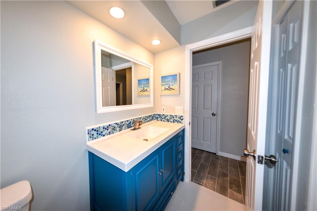 coastal decor with bubble tile backsplash, mirror and led lighting