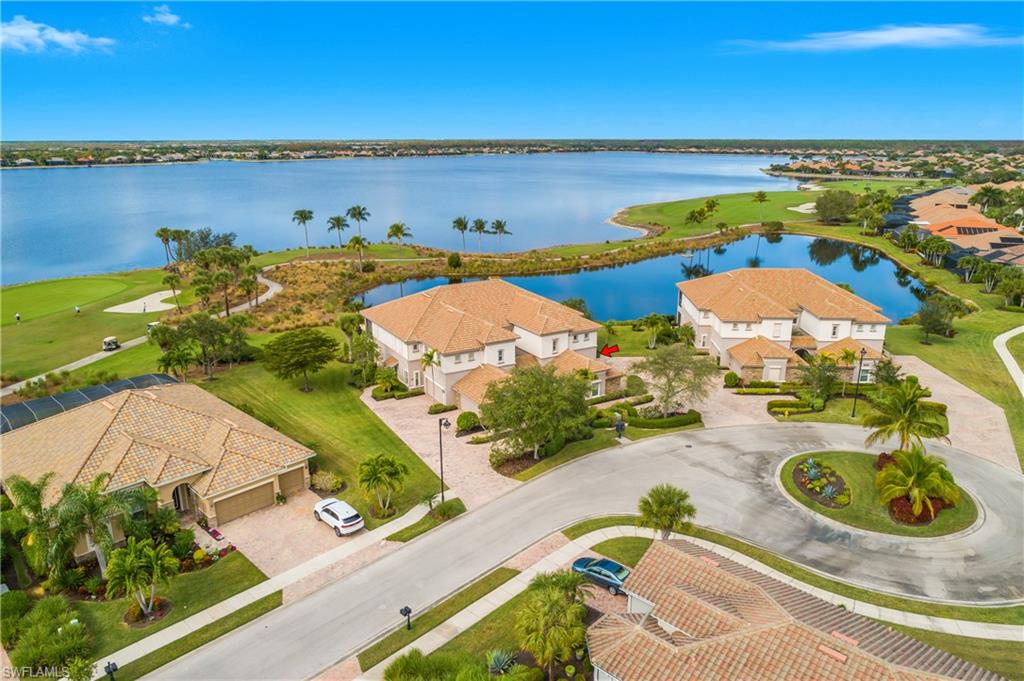 Perfectly located at the end of the cul-de-sac, this private sanctuary has little to no traffic and is the ideal no maintenance, winter retreat!