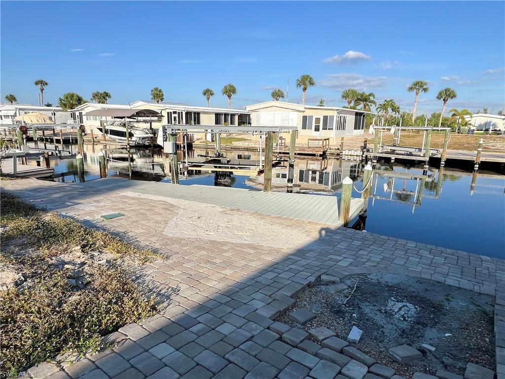 Composite Dock with pavers