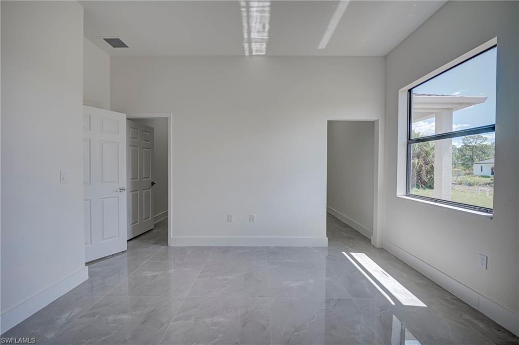 1134 Cumming ST E photo 13