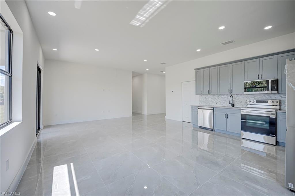 1134 Cumming ST E photo 10
