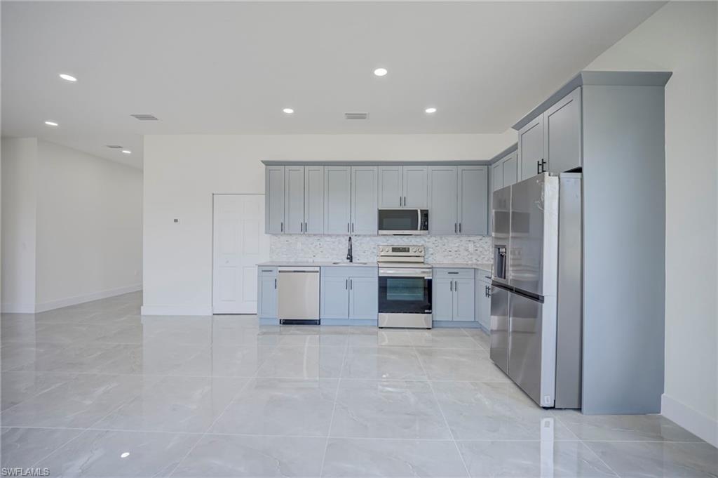 1134 Cumming ST E photo 11