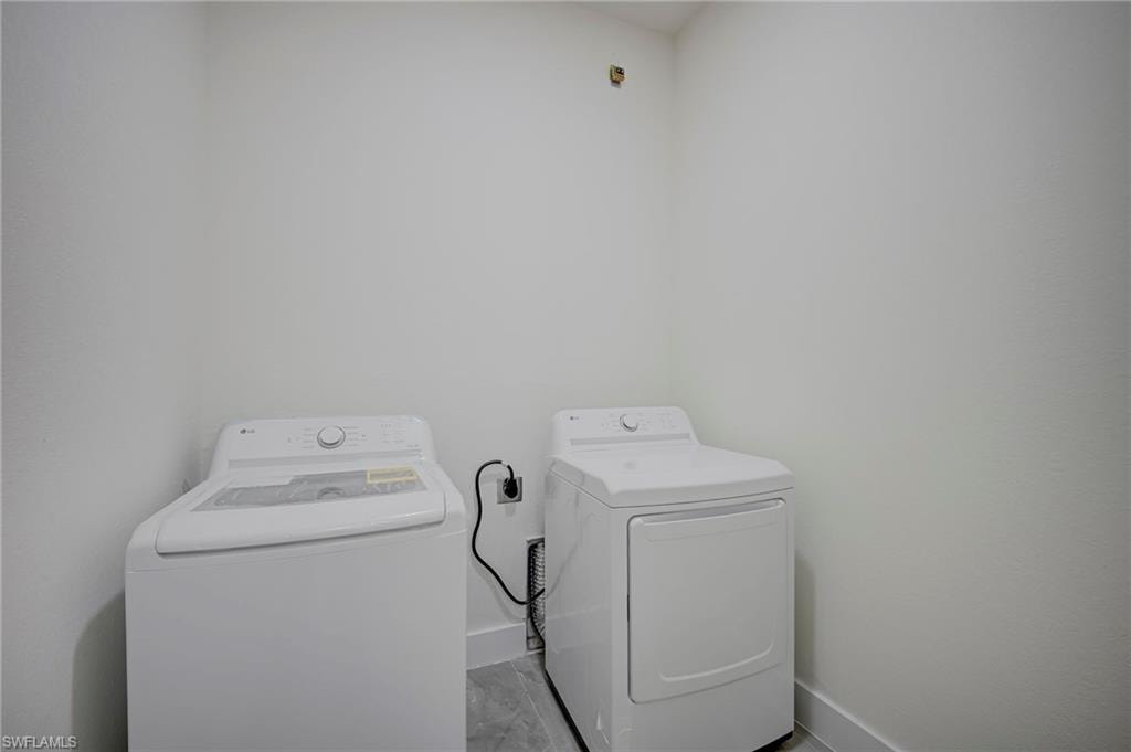 1134 Cumming ST E photo 21
