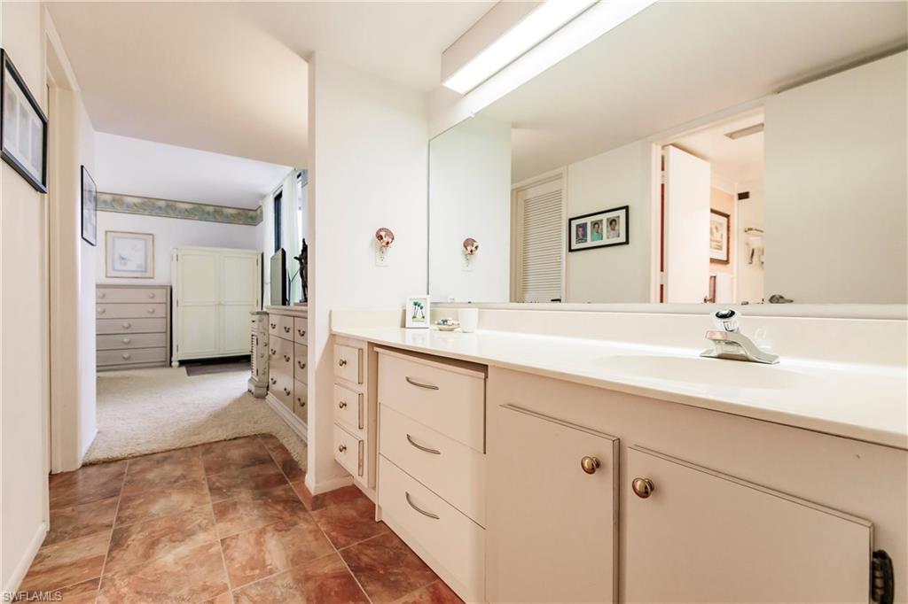 4585 Trawler CT 302 photo 16