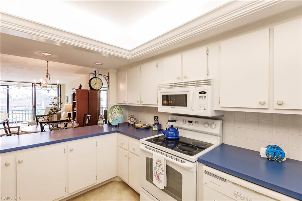 4585 Trawler CT 302 photo 9