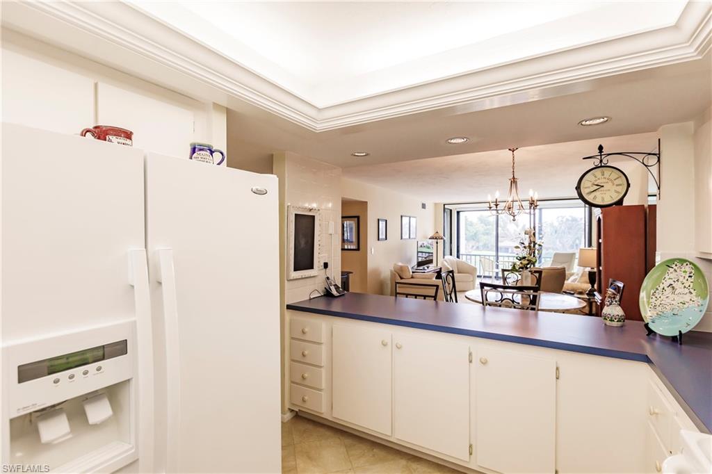 4585 Trawler CT 302 photo 10