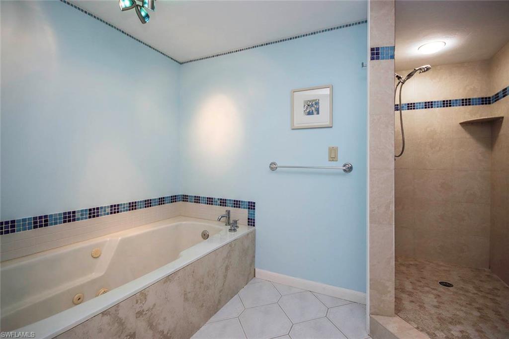 Separate Jet Tub & Shower