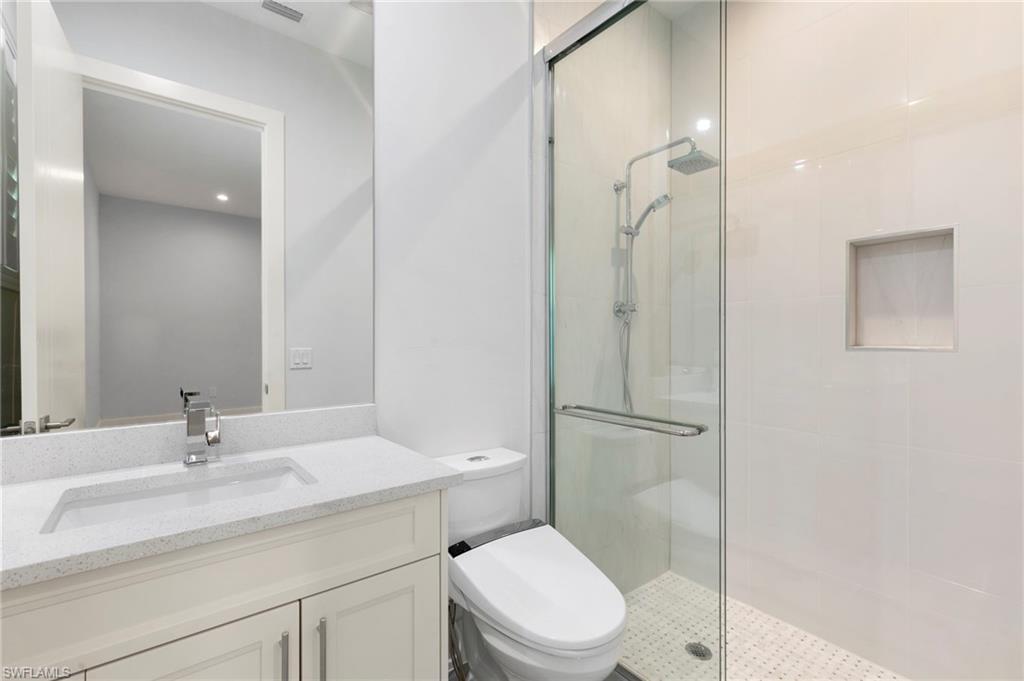 1086 Michigan AVE photo 27