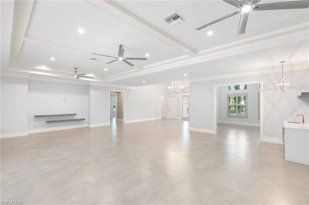 1086 Michigan AVE photo 13