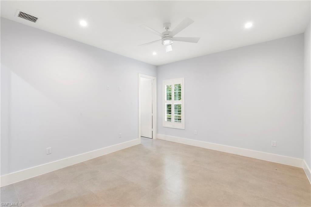 1086 Michigan AVE photo 28