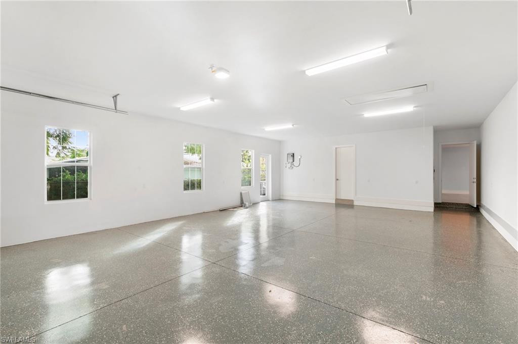 1086 Michigan AVE photo 33