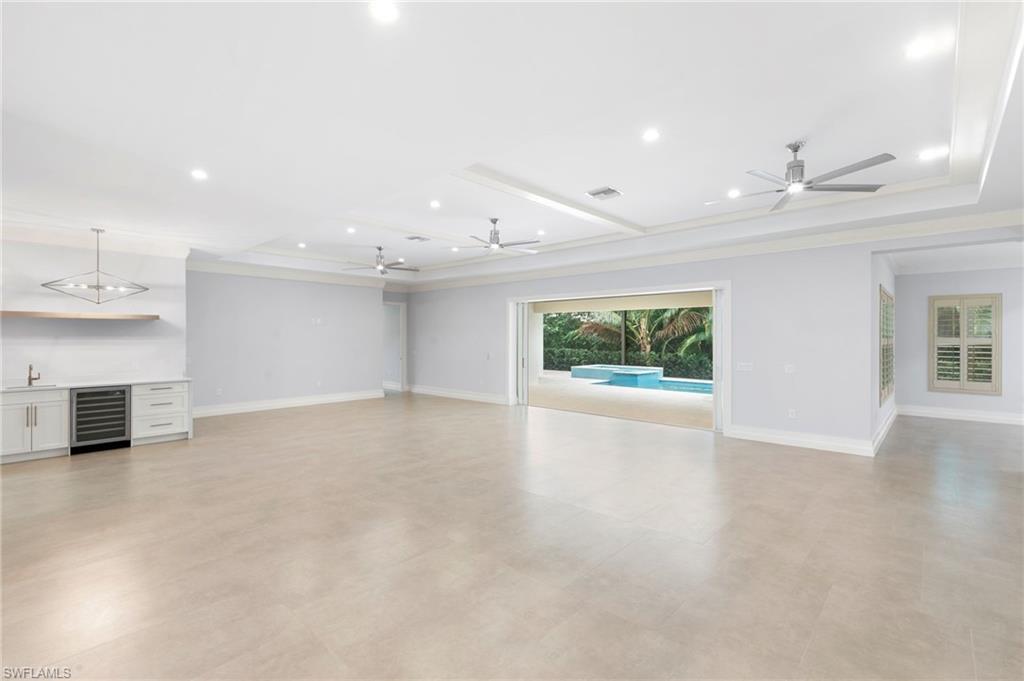 1086 Michigan AVE photo 11