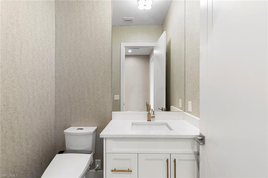 1086 Michigan AVE photo 25
