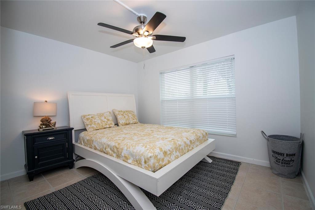 Guest bedroom /queen bed